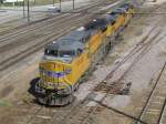 Die Union Pacific Loks 9549 (C41-8W), 1809 (B40-8) und 2078 waren am 23.2.2008 in Houston (Texas) unterwegs.