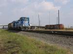 Links sind zwei CEFX Loks zusehen, dahinter sind noch zwei Union Pacifc Loks abgestellt, whrend rechts zwei BNSF Loks auf weitere Aufgaben warten. Aufgenommen am 3.11.2007 in Houston.
