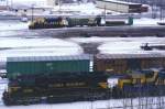 Alaska Railroad #3001(GP40-2) und #2005 (GP38) steht 15/11/1996 in Anchorage Alaska mit einem Zug nach Fairbanks, whrend #1802 (GP7) rangeirt dahinter.