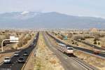 Loks 104 und 108 (MPI MP36PH-3C) mit Rail Runner am 03.04.2015 bei Santa Fe, New Mexico.