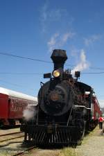 Lok Nr. 45, eine 2-8-2 (Mikado), gebaut 1924 von Baldwin, im Bahnhof von Fort Bragg, Kalifornien, Mai 2005