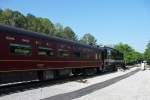 Eine EMD GP-30, #2594, stellt einen weiteren Touristenzug der Tennessee Valley Railroad bereit (Chattanooga, 30.5.09).