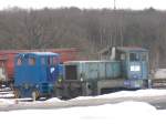 V 10 Eine V 10 und eine V 22 beim Waggonbau in Altenburg. Foto machte ich durch den Zaun! Am 21.02.10.