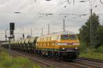 V 320 DB Passend zum Ergebnis der Deutschen Nationalelf ver�nderte sich auch das Wetter... Am Abend des 18.06.2010 bestimmten graue Wolken den Himmel �ber Sch�nebeck (Elbe). Auf den Schienen gab es jedoch einen Farbtupfer in Form von 320 001-1 der Firma H.F. Wiebe mit einem Langen Ganzzug Selbstentladewagen. Der Zug kam aus Richtung Magdeburg. 