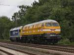 Die V 320 001 mit der Maxima 264 008 am ...