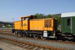 v-60-der-dr---br-105-106---br-345-346 Am 22.05.10 wartet 106 992-1 mit einem Bghw im Bahnhof Aue auf Ausfahrt nach Schwarzenberg.(Aufgenommen vom Bahnsteig)