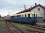verschiedene ZSR M 274.004 'Blauer Pfeil' gemeinsam mit Zwischenwagen 020.186 und Triebwagen M 262.007 als Pendelzug zwischen Hauptbahnhof 'Hlavna stanica' und Depotgel�nde beim Heizhausfest in Bratislava-Vychod
am 19.6.2010. Die T�r stand nicht offen, sie war gar nicht vorhanden.
Gefahren wurde aber trotzdem.