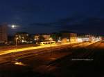 Noch ein Blick vom Luftsteg auf den abendlichen Hofer Hbf. ...