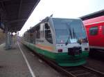 Triebwagen der Vogtlandbahn in Neuenmarkt-Wirsberg, zur Fahrt nach Lichtenfels.(31.10.09)  ...