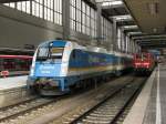 183 004 mit Alex nach Schwandorf in M�nchen Hbf, 8.03.2009 ...