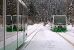 Vogtlandbahn 7 mal spiegelt sich 654 043 (VT43) als VBG83222 in 654 032 (VT32) als VBG83121 in Zwotental, 15.2.010.