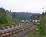 Vogtlandbahn V.l.n.r.: 654 046 (VT46) als VBG83123, dahinter 'unsichtbar' VBG83223 und 654 037 (VT37) als VBG83124 in Zwotental, 13.5.010.