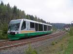Vogtlandbahn V.l.n.r.: 654 046 (VT46) als VBG83123, dahinter VBG83223 und 654 037 (VT37) als VBG83124 in Zwotental, 13.5.010.