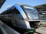 22.5.2010 10:06 VT 06B der Vogtlandbahn mit Werbung f�r Reisen ...