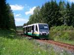 Vogtlandbahn 654 032 (VT32) als VBG83119 zwischen Zwotental und Zwota-Zechenbach, 28.6.010.