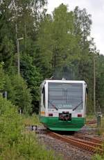 Vogtlandbahn 654 044 (VT44) als VBG83117 in Zwotental, 13.7.010.