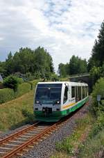 Vogtlandbahn 654 044 (VT44) als VIA/VBG83120 in Klingenthal, 13.7.010.