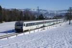 Voralpen-Express IR 2416 n�hert sich am 3.1.10 Samstagern.