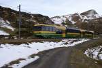 WAB - Wengernalpbahn Am fr�hen Morgen des 31.10.09 fahren die beiden Zahnradtriebwagen Bhe 4/8 144 und Bhe 4/8 141 von der Kleinen Scheidegg talw�rts Richtung Grindelwald.