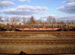 STS 1001 Langschienentransportwagen, abgestellt am 08.03.2010 im Bhf Oranienburg.  ...
