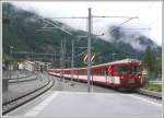 Regionalzug mit BDt Steuerwagen an der Spitze f�hrt in T�sch ...