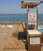 Zypern ist auf bahnbilder.de stark unterrepräsentiert. Bei Paphos stand am 24.06.2016 dieser  seatrac  der mit Motorkraft einen Sitz auf Schienen in das Mittelmeer und aus dem Mittelmeer bewegt. Technisch umgesetzt wie eine Standseilbahn.