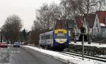 WEG Wurttembergische Eisenbahn-Gesellschaft In M�nchingen verl�uft die Strohg�ubahn mitten durch den Ort. Am 07. Januar 2010 ist der WEG VT  413 unterwegs als WEG 1062 von Hemmingen nach Korntal und wird in wenigen Augenblicken am Bahnhof der Ortschaft zum Stehen kommen. Da an diesem Tag beide Regio-Shuttle der Strohg�ubahn nicht einsatzbereit waren, wurden alle drei Uml�ufe von den NE 81 bestritten – in den Ferien kommt normalerweise nur einer dieser Triebwagen zum Einsatz.