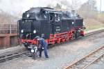 Weiseritztalbahn 99 1746-9 rangiert am 16.04.2010 an den Mittagspersonenzug in Freital-Hainsberg.