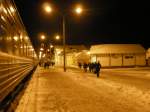 Bahnhof Kalinkowitschi. Das liegt an der Strecke Gomel - Brest. Hier hatte unser Zug 12 Minuten Aufenthalt. 02.01.2009 um 17:45 Uhr. 