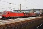 wels Eine weitere Kuriosit�t, welche ich am Samstag, 20. Februar 2010 in Wels beobachten konnte: DB 185 048 mit zwei angelegten Stromabnehmern w�hrend der Fahrt!
Bis zur Einf�hrung von Stromabnehmer mit Doppelwippe war dies bei schweren Z�gen normal, seither meines Wissens aber nicht mehr n�tig.
