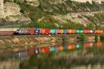 185 540 (Huskies) mit Containerzug in Retzbach-Zellingen (24.04.2010)  ...