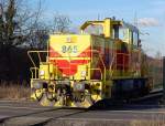 Diese f�hrerlose (fern gesteuert) Rangierlok lichtete ich am Bahn�bergang am ...