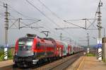 westbahn Sonderzug D 19464 zum AC/DC-Konzert wurde am 22. Mai 2010 in Verkehr gesetzt - Die erst vor kurzem ausgetretene 1116 in RJ-Lackierung bespannte diesen Sonderzug von Wien Westbf nach Wels und in weitere Folge retour nach Wien in den fr�hen Morgenstunden des 23. Mai 2010.
Aufnahmeort war die Haltestelle Neumarkt a. d. Ybbs.