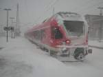 wetterkapriolen-hardcore-wetter Trotz funktionierter Fahrleitung und angelegten Stromabnehmer vereiste der 429 030 am 30.Januar 2010 in Bergen/R�gen.Dennoch bis zur R�ckfahrt blieb der Zug im Schnee nicht stecken und brauchte so keine Hilfe.  