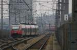 4124 013 kurvt sich durch die Wichenanlage bei der Haidestrasse ...