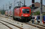 Taurus 1116 231 wird gleich mit dem DoSto-Cityshuttle R2339 Wien ...
