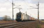 ES64U2-024 mit ihrem Containerzug auf dem Weg nach Passau. Aufgenommen ...