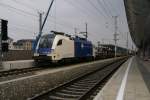 WLB-Taurus ES 64 U2-066 zieht einen Containerzug Richtung Linz durc ... WLB-Taurus ES 64 U2-066 zieht einen Containerzug Richtung Linz durc ...