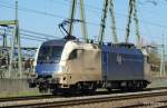 ES 64 U2-021 der WLB kommt am 17.04.10 als Lz ...