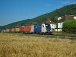  Ein Zug im Kornfeld : ES 64 U2-023 mit Containerzug in ...