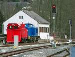 Winterdienst 204 031 mit Schneepflug, Bauart Meiningen, abgestellt in Adorf, 26.12.09.