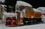 Winterdienst 40 80 947 5 195-0 mit Schublok 218 343-2 und ein Schneepflug auf R�umfahrt am km 70,8 3.2.10   
