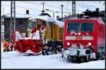 Winterdienst Die 120 154 will auch mit auf`s Bild. Schneeschleuder 40 80 947 5 155-4 wurde inzwischen gedreht.  Stralsund am 13.02.10 