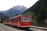 Dieser Schmalspurtriebwagen der Zillertalbahn steht in Mayrhofen vor der Abfahrt ...