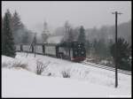 99 758 (SOEG 307) mit Jonsdorfer Kirche am 24.12.2009  ...