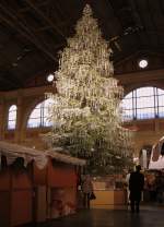 Faszinierende glitzernde Weihnachtsmarktstimmung im Hauptbahnhof von Zürich,lädt auch Erwachsene zum ... Faszinierende glitzernde Weihnachtsmarktstimmung im Hauptbahnhof von Zürich,lädt auch Erwachsene zum ...