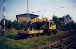 Zweiwegefahrzeug am Bahn�bergang in Lancken im Oktober 2006.  ...