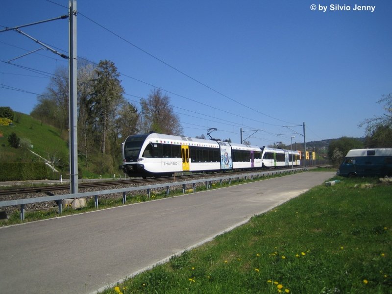 RABe 526 721-6 und 734-9 am 26.4.08 kurz vor der