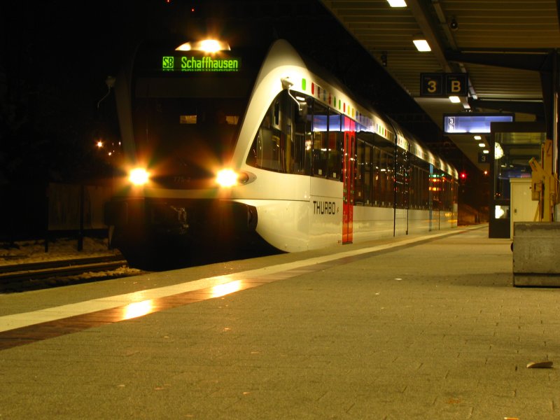 My first real night Photo: The RABe 526 775 as