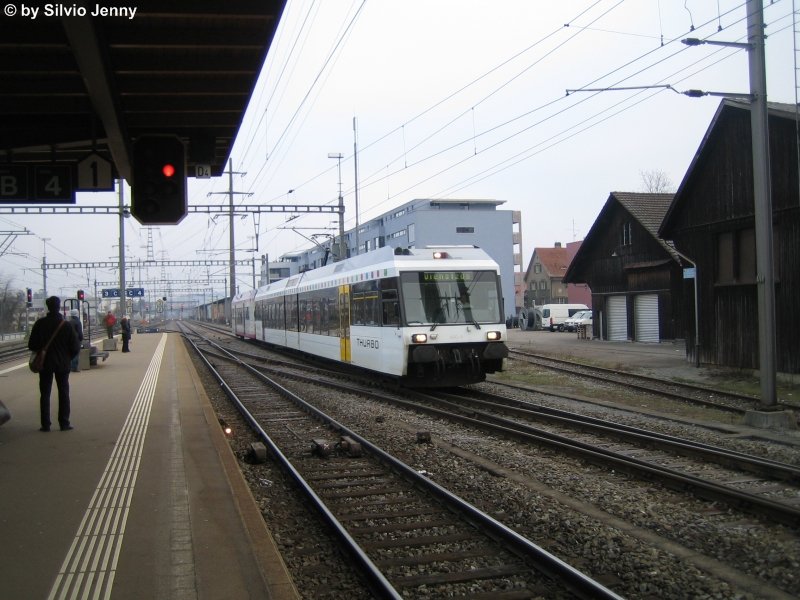 RABe 526680-4 and Bt 50 46 29-35 224-7 at 29.12.2008